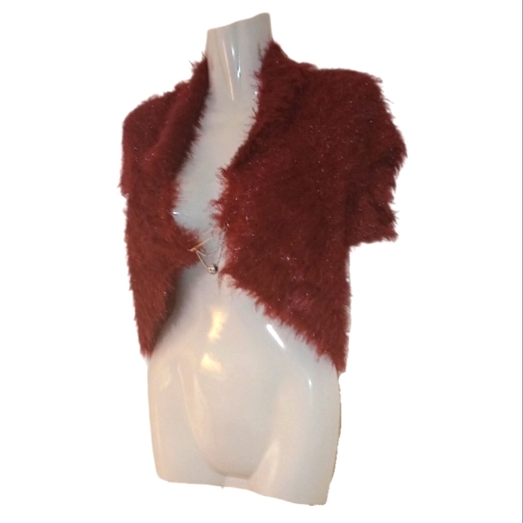 Deep red furry cover-up cardigan vest - Picture 3 of 5